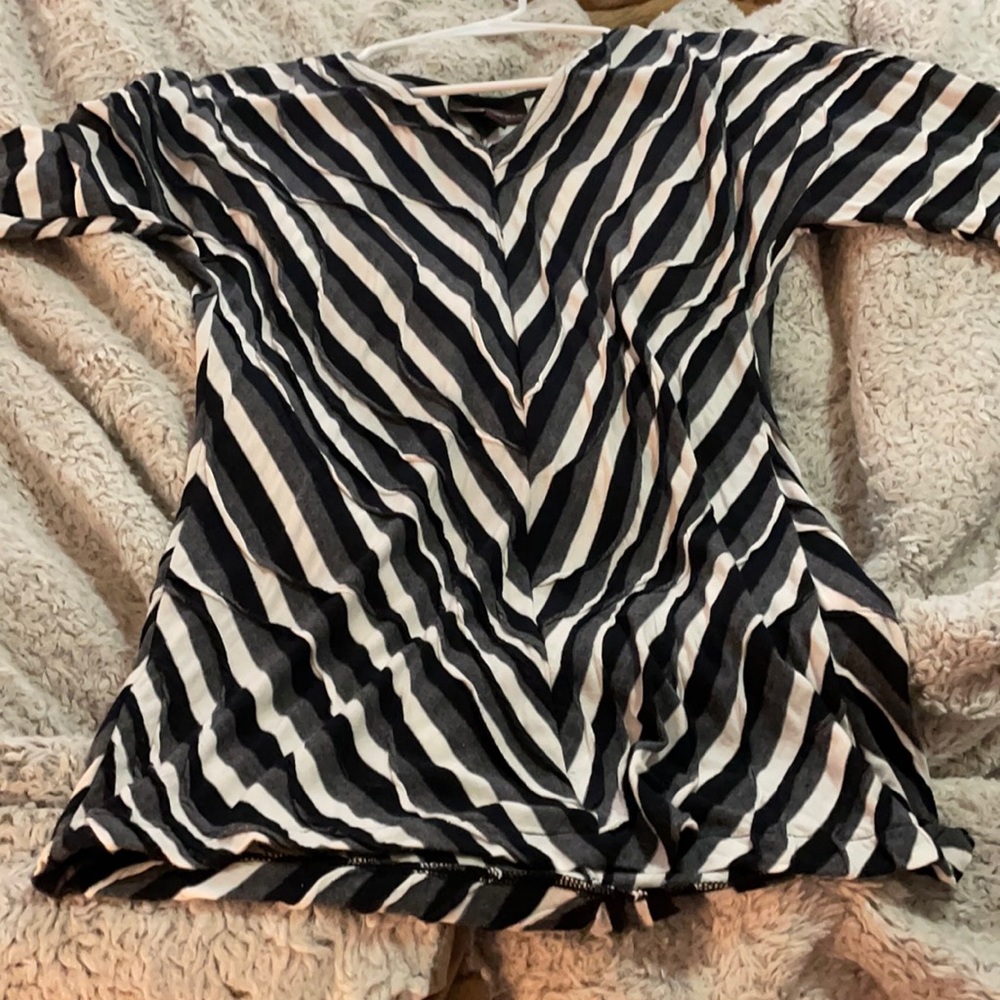 Dana Buchman medium mid sleeve shirt